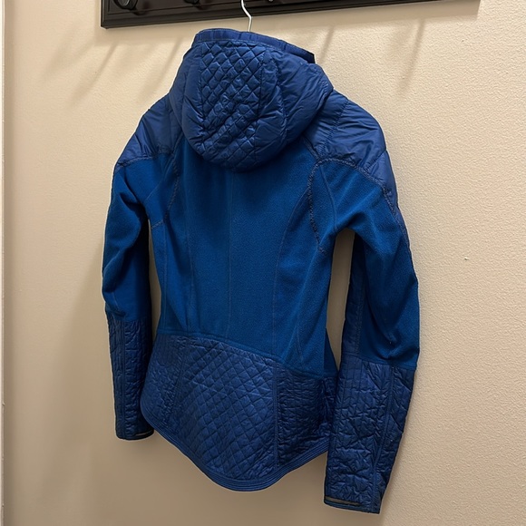 Lululemon Run: Bundle Up Jacket in Limitless Blue | size 6 - Picture 5 of 16
